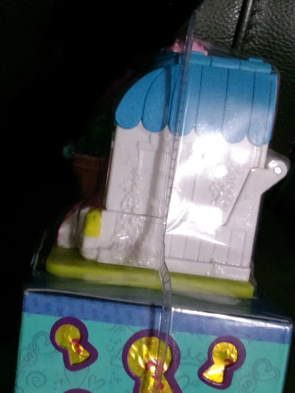 NWT Retired Shopkins Lil Secrets Mini Playset - Cool Scoops Café